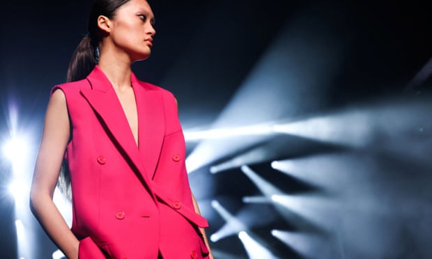 Sloth is rescued from electricity line in Colombia | World News | Sky&nbsp;News